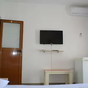 Viktor , Sarandë Albanien